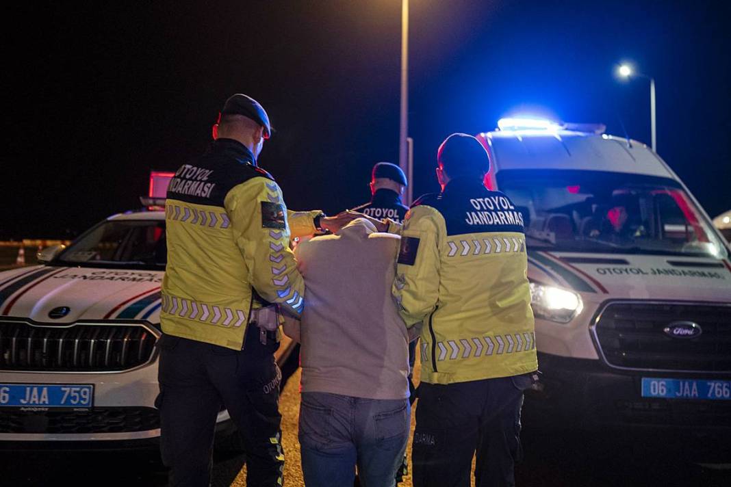 Modern radar sistemleri otoyollarda uçanı kaçanı anında tespit ediyor! 4 kademeli lazerlerle sürekli tarama yapılıyor 27